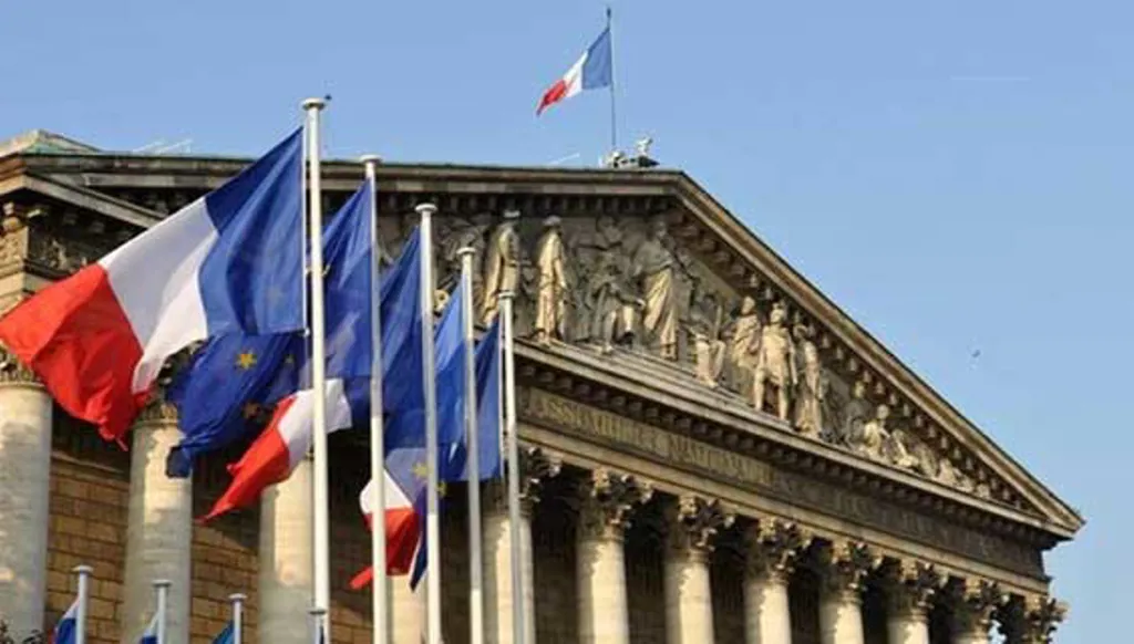 محكمة فرنسية تنظر في طلب ساركوزي الإفراج على ذمة الاستئناف