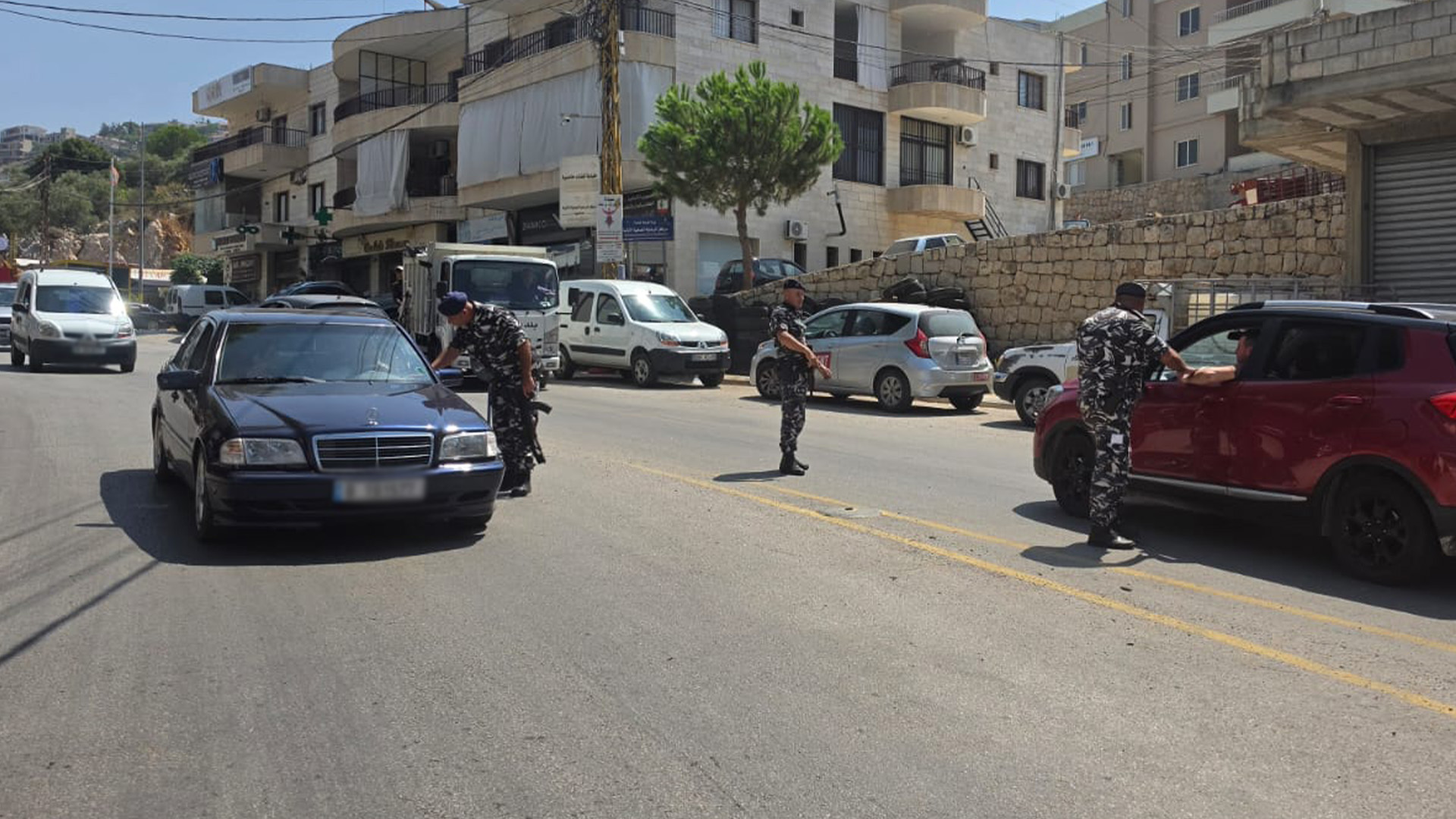 حواجز لضبط مخالفات السير