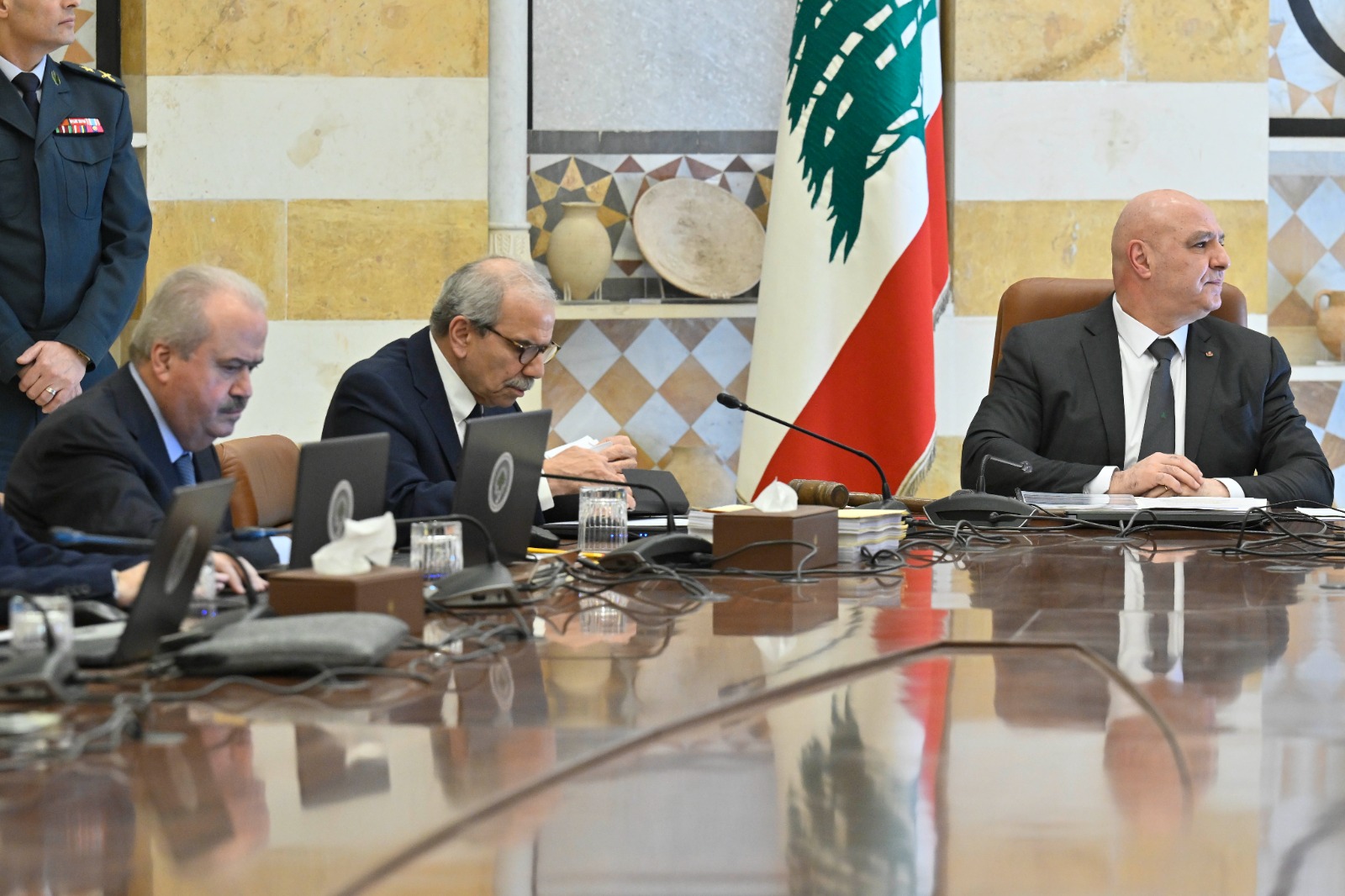 عون وسلام (نبيل اسماعيل).