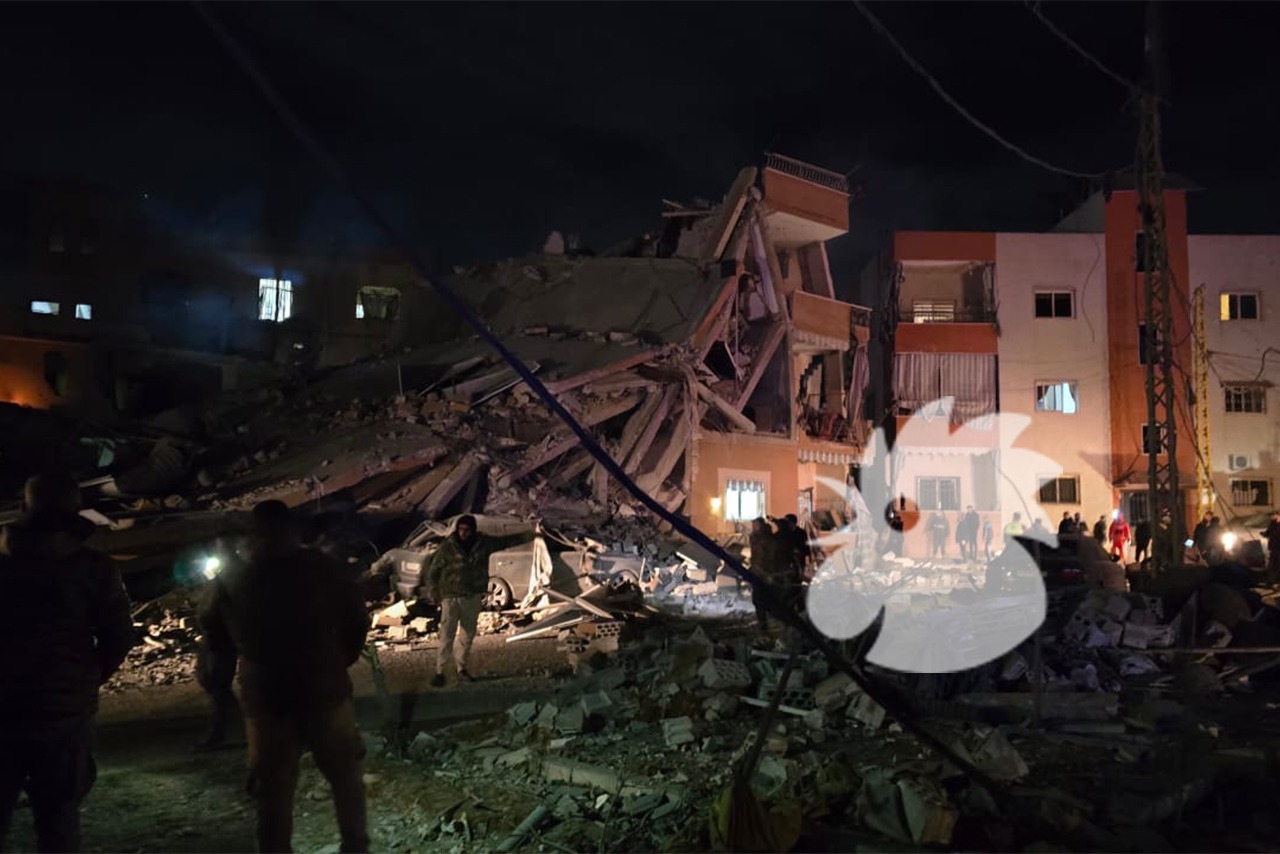 غارة إسرائيلية استهدفت مبنى مؤلفاً من أربعة طوابق في بعلبك (تصوير: لينا إسماعيل).