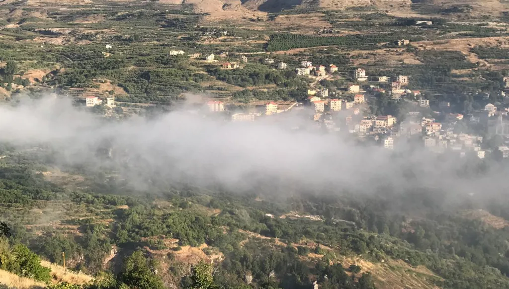 طقس لبنان... ضباب كثيف يلف الجبال والحرارة إلى انخفاض