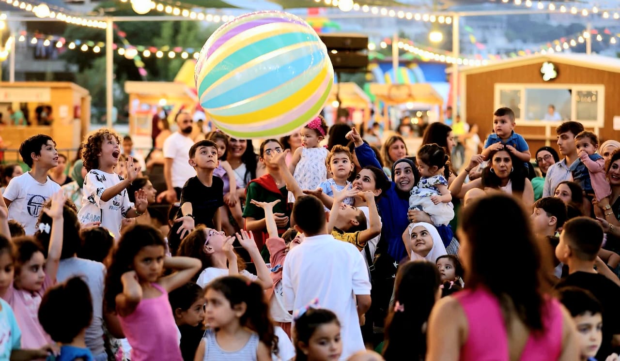 وللأطفال فرحتهم.