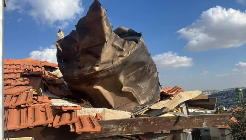 5 إصابات في نهاريا بعد استهدافها بصاروخ... وحزب الله يتبنى