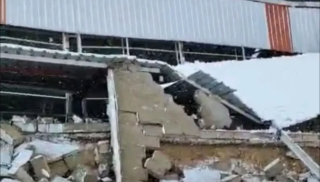 الملعب ينهار في لحظات ونينوى تنجو من كارثة إنسانية (فيديو)