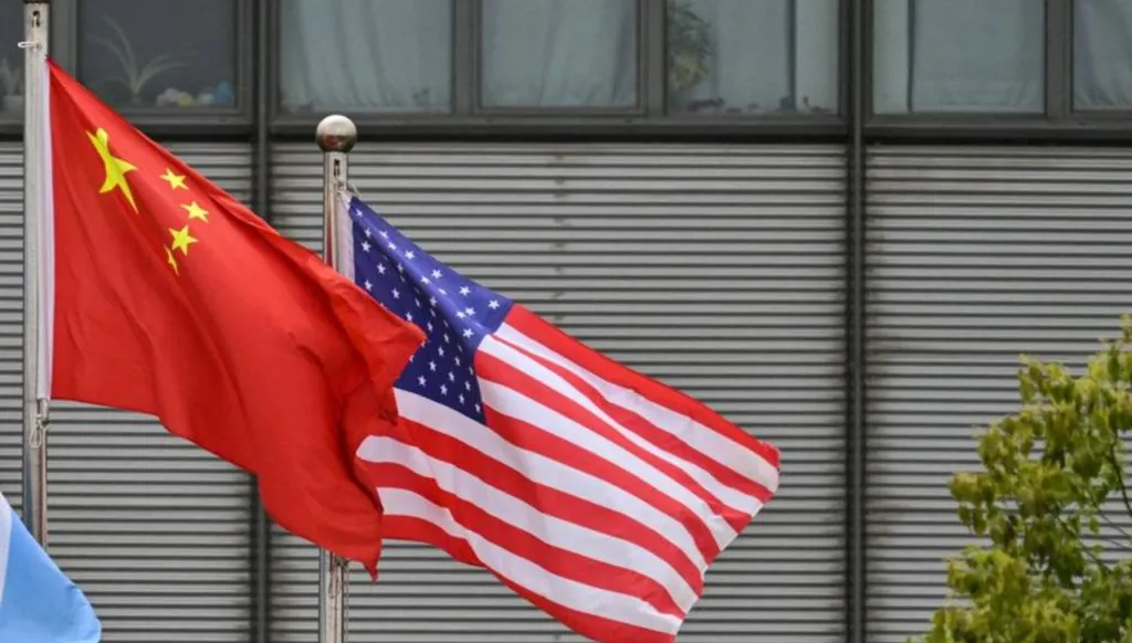 ترامب يمدد هدنة الرسوم مع الصين لثلاثة أشهر