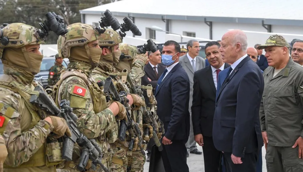 الجيش التونسي يتصدّر مشهد التنمية: خيار الضرورة لسدّ العجز المؤسساتي
