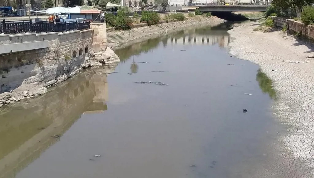 المقارنة بين لبنان وسوريا خاطئة وانتقادية (!)