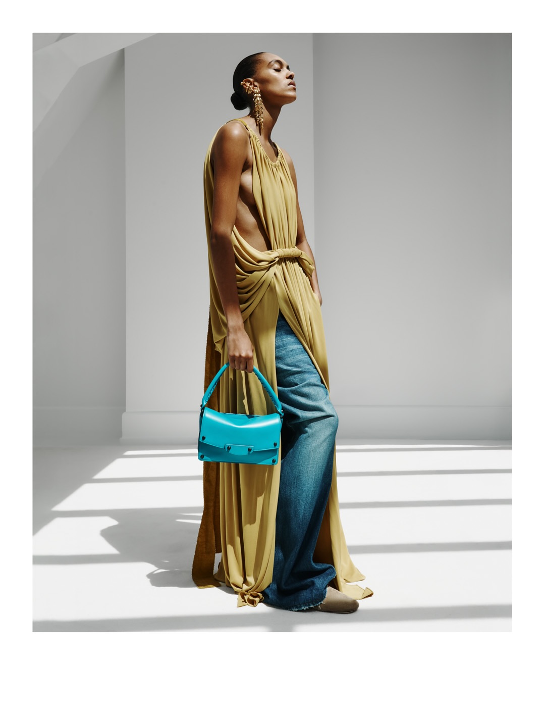 مجموعة Unsized Resort 2027 من بالنسياغا (إنستغرام)