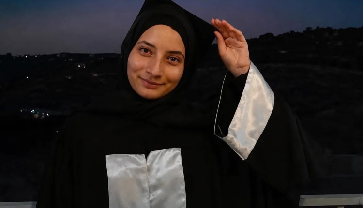 الطالبة آلاء سلمان التي قتلتها اسرائيل في بلدتها معركة.