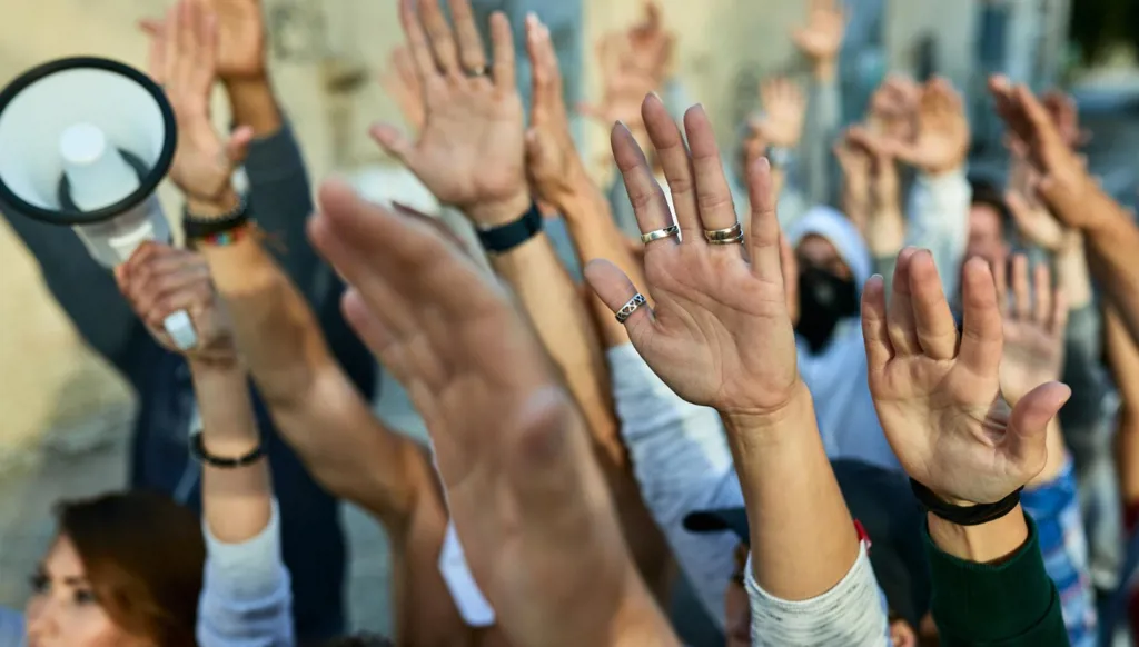 الأكثرية والأقلية: ديموقراطية الأغلبية أم منظومة حماية وهمية