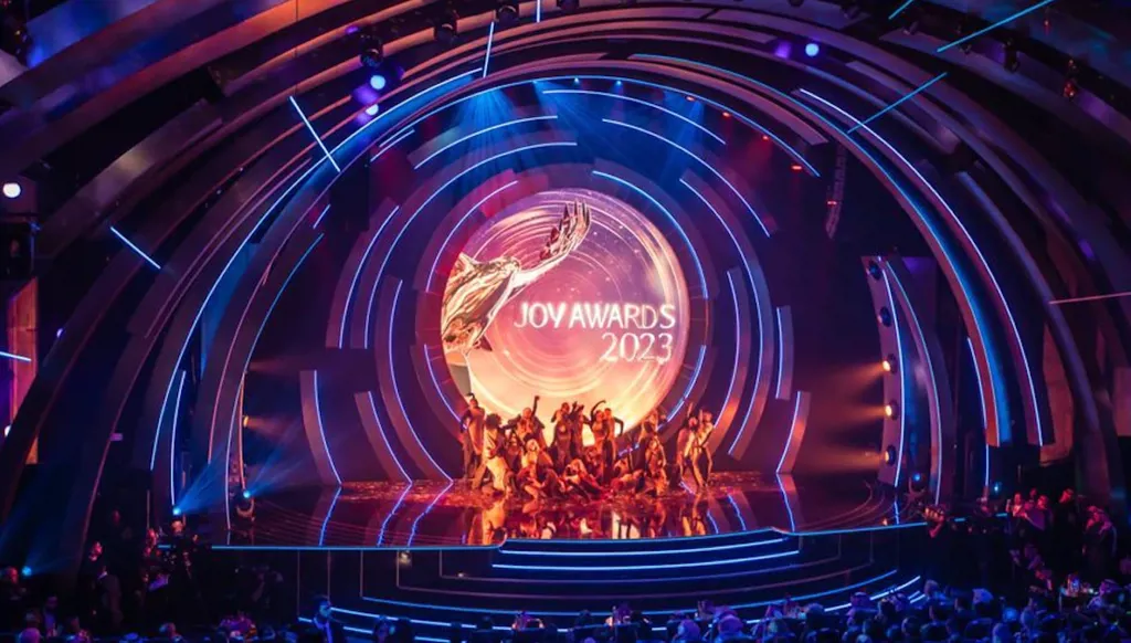 مهرجان فنّي في طائرة "ميدل إيست" العائدة من الرياض إلى بيروت (فيديو)