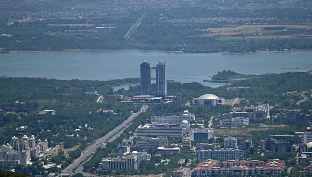 إسلام أباد تحتضن محادثات إيرانية أميركية نهاية الأسبوع... وعتب باكستاني