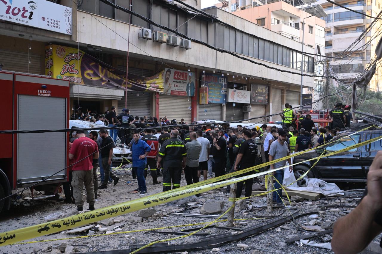 من موقع الغارة في الضاحية (نبيل اسماعيل)