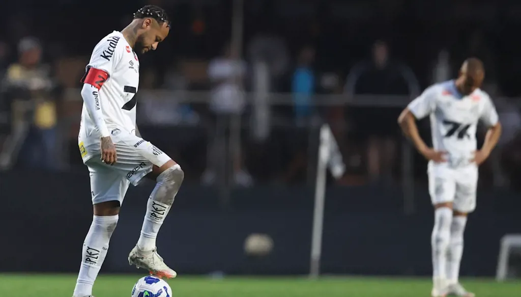 نيمار ينهار باكياً بعد هزيمة سانتوس التاريخية (فيديو)