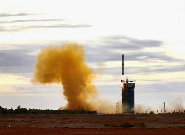 الصين تطلق قمراً صناعياً لاختبار تقنيات الإنترنت الفضائي (شينخوا)