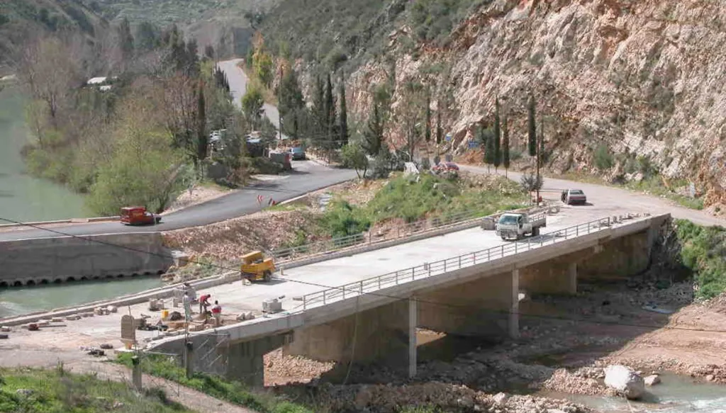 إسرائيل تُقطّع "شرايين حزب الله" الاستراتيجية