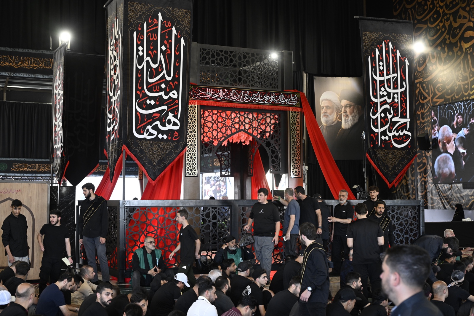 جانب من افتتاح المجلس العاشورائي (حسام شبارو)