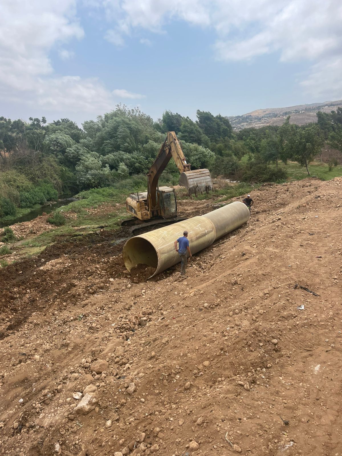 تمديد قساطل ضخمة.