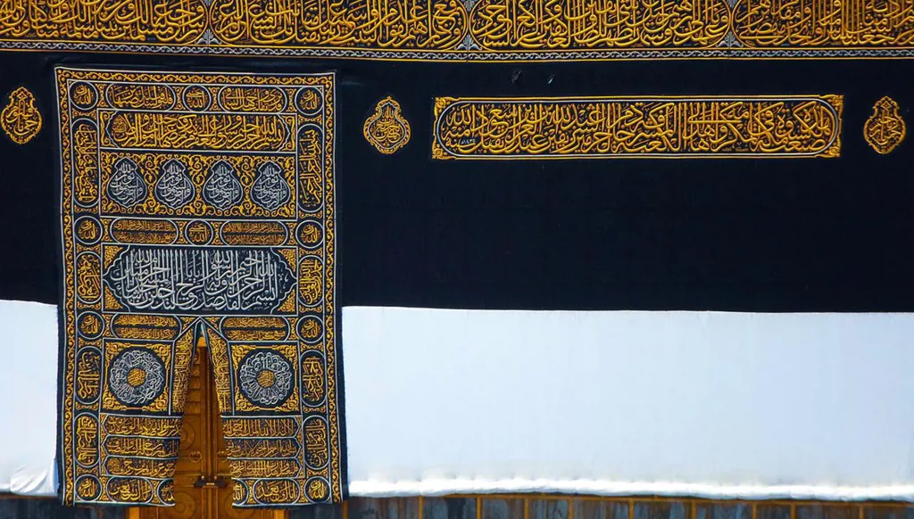 بينالي الفنون الإسلامية يشهد أوّل عرض للكسوة خارج مكة المكرمة