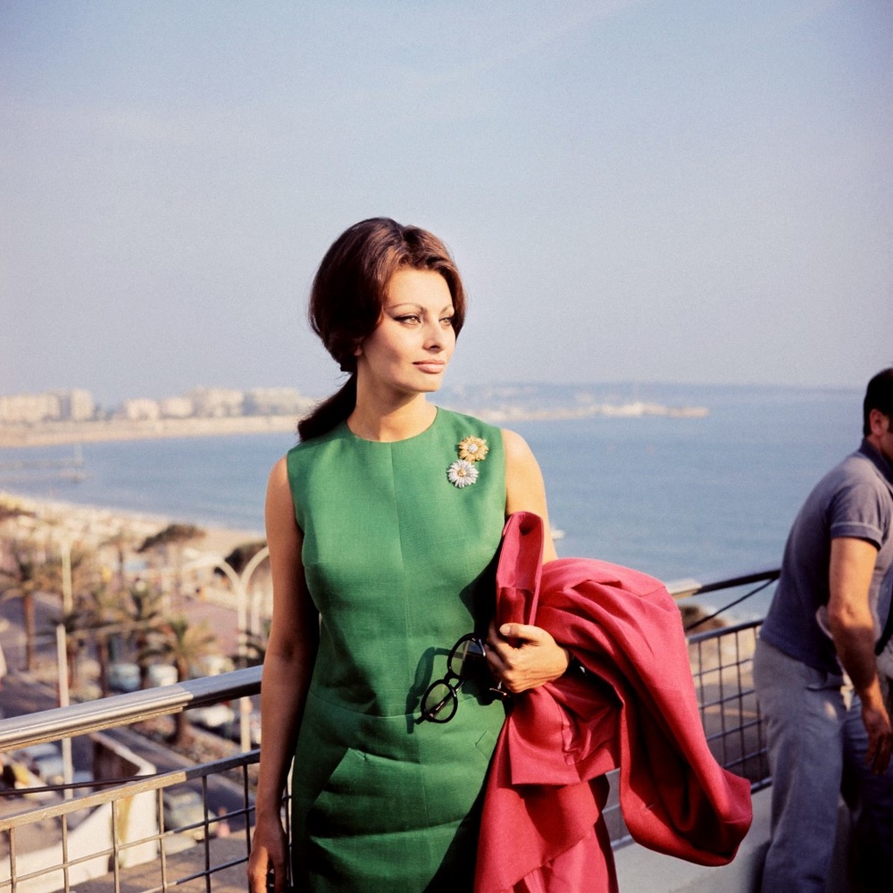 الممثلة الإيطالية صوفيا لورين في مهرجان كانّ السينمائي. (4 أيار/مايو 1966 - أ ف ب)
