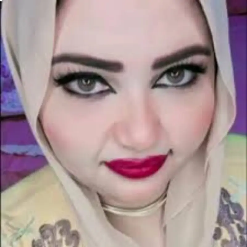 البلوغر حسناء شعبان (إنترنت)