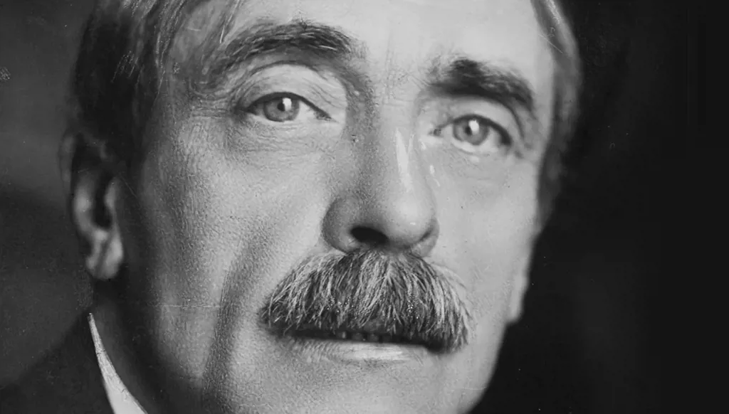 في حديث الشعر (22)