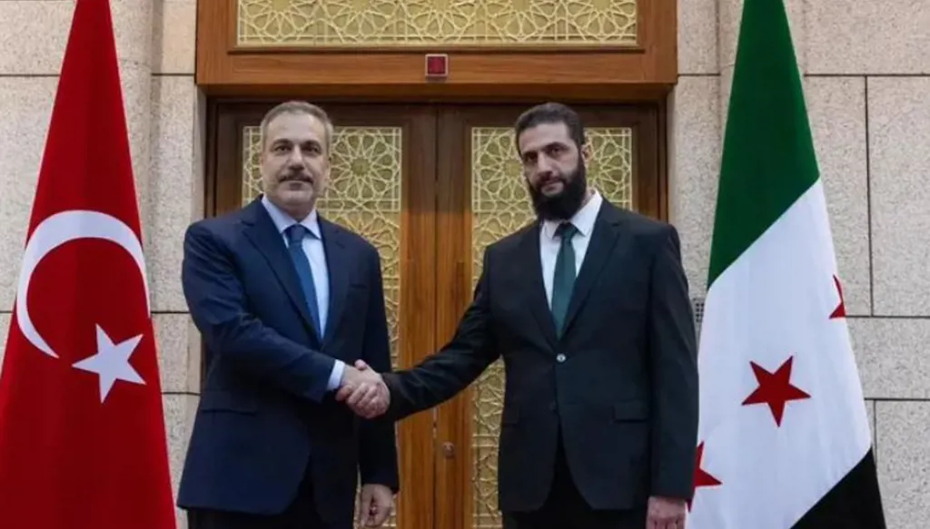 وزير الخارجية التركي يلتقي الشرع في دمشق