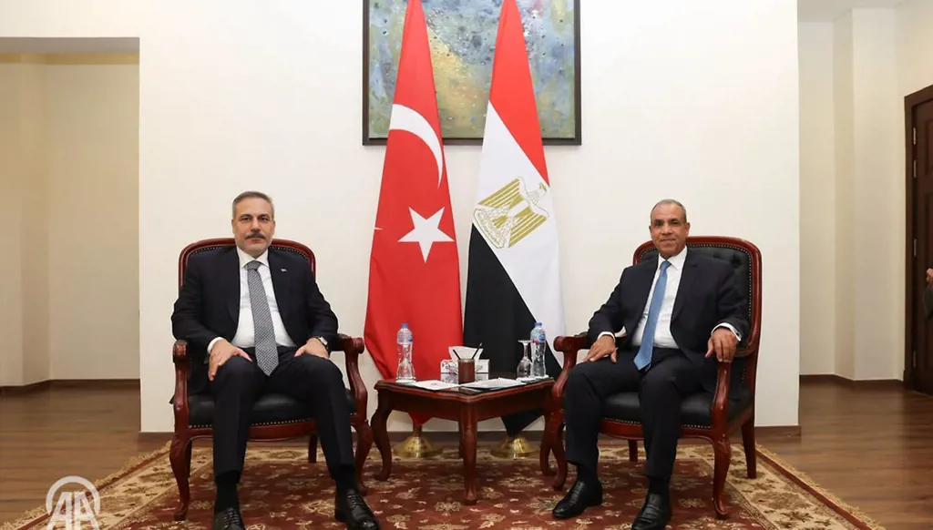 مصر وتركيا تدعوان لتنفيذ خطة ترامب في غزّة وتبحثان اتفاقية مكّة