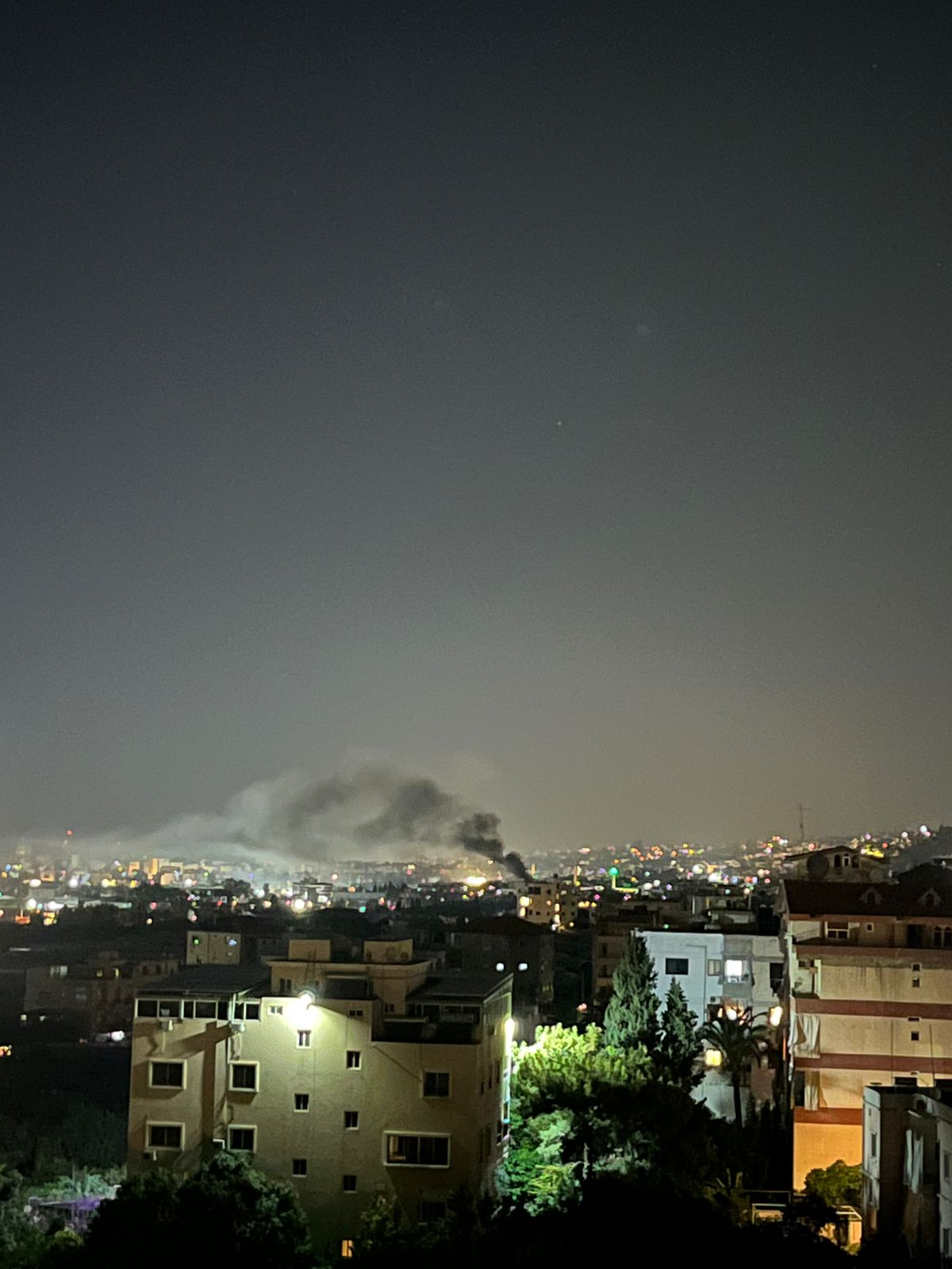 غارة في مخيم عين الحلوة (مواقع).