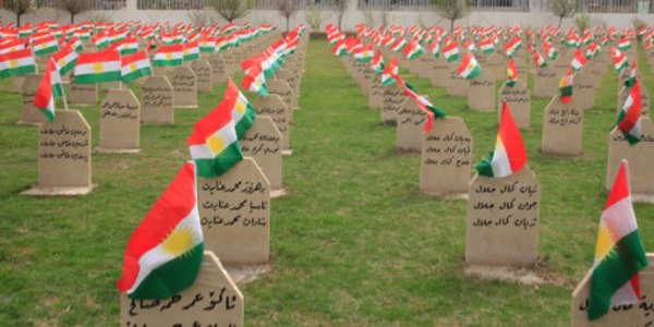 مدافن قتلى حلبجة العراقية من الأكراد. (رويترز)