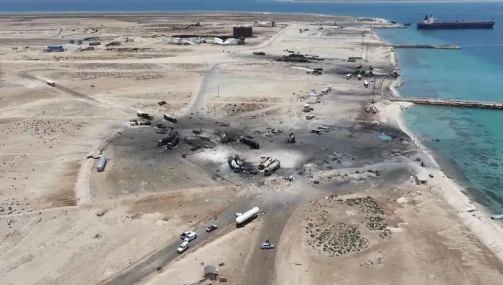 الجيش الإسرائيلي يوجه إنذارا بإخلاء موانئ رأس عيسى والحديدة والصليف اليمنية