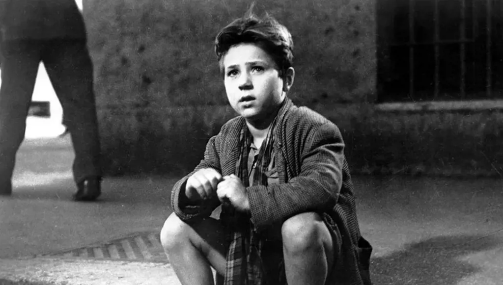 وفاة الطفل النجم في فيلم "سارق الدراجة" إنزو ستايولا عن 85 عاماً