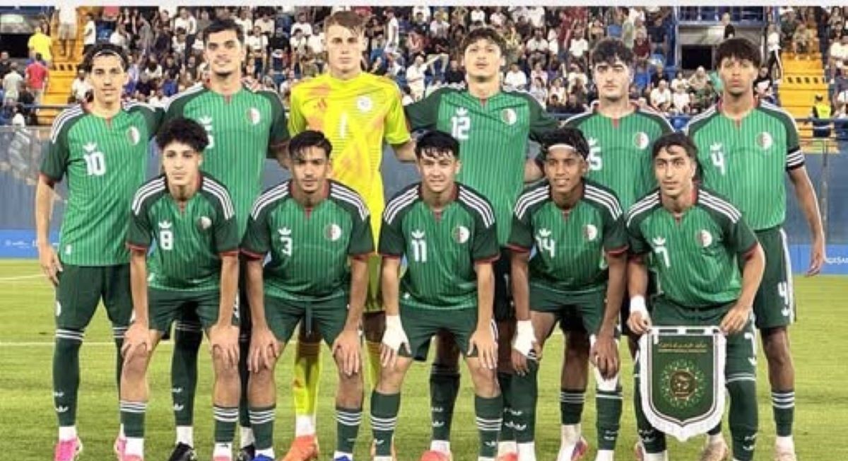 لاعبو الجزائر.