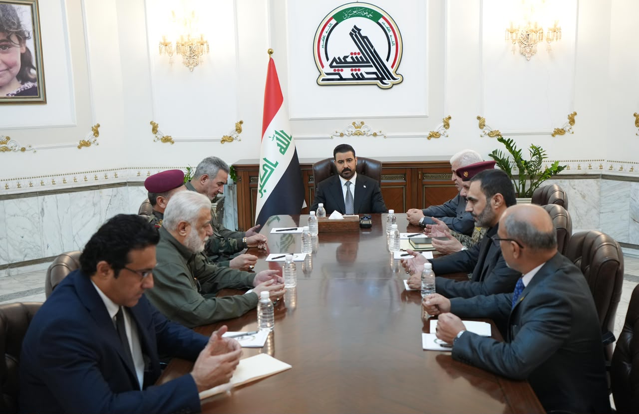 علي الزيدي خلال زيارته هيئة الحشد الشعبي (رئاسة الحكومة العراقية)