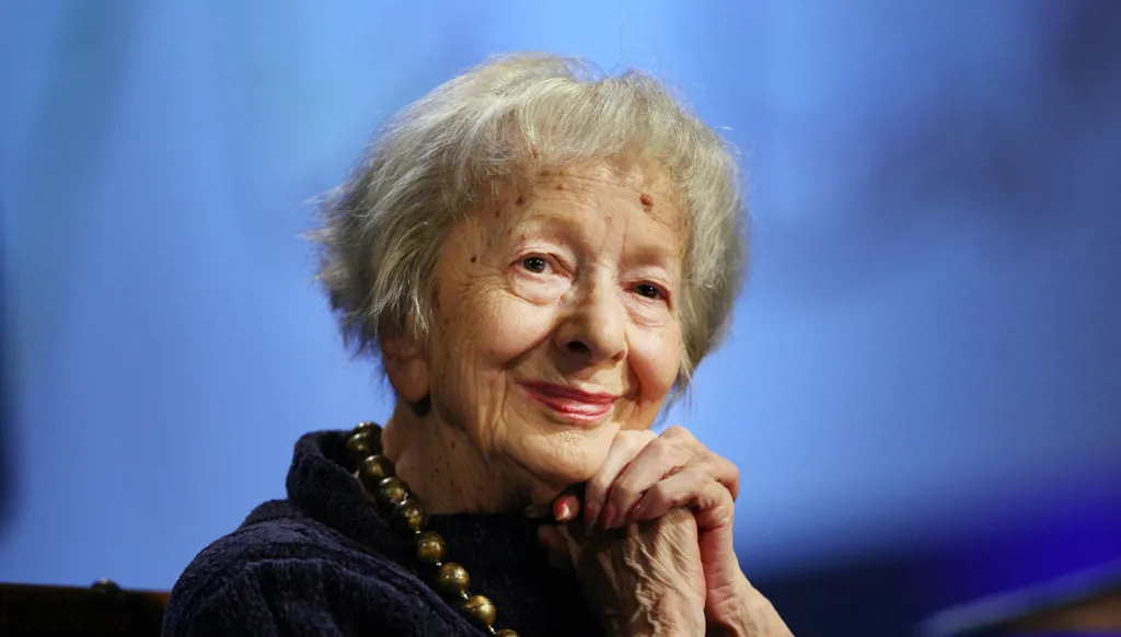 فيسوافا شيمبورسكا تقدم "قراءة غير ملزمة" انطلاقاً من تماسها مع 97 كتاباً