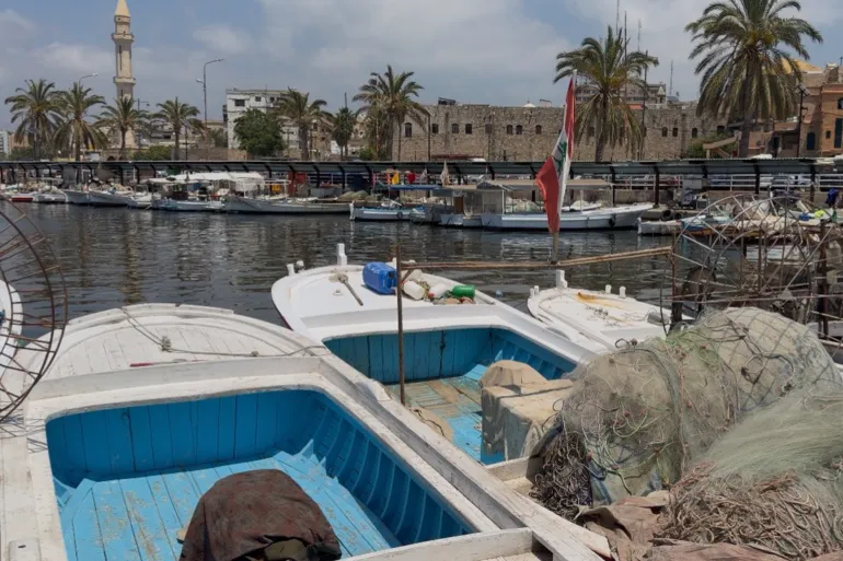تداعيات الصيد بالديناميت تمتد إلى الصيادين الذين يعتمدون على البحر لتأمين معيشتهم (أرشيف)