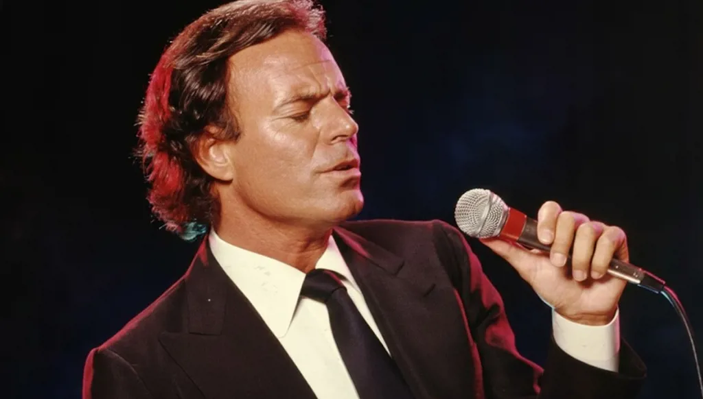 اتهامات بالاعتداء الجنسي تطال خوليو إغليسياس