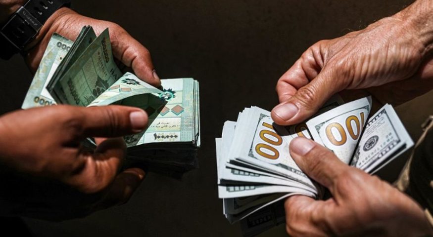 الليرة اللبنانية والدولار (أرشيفية).