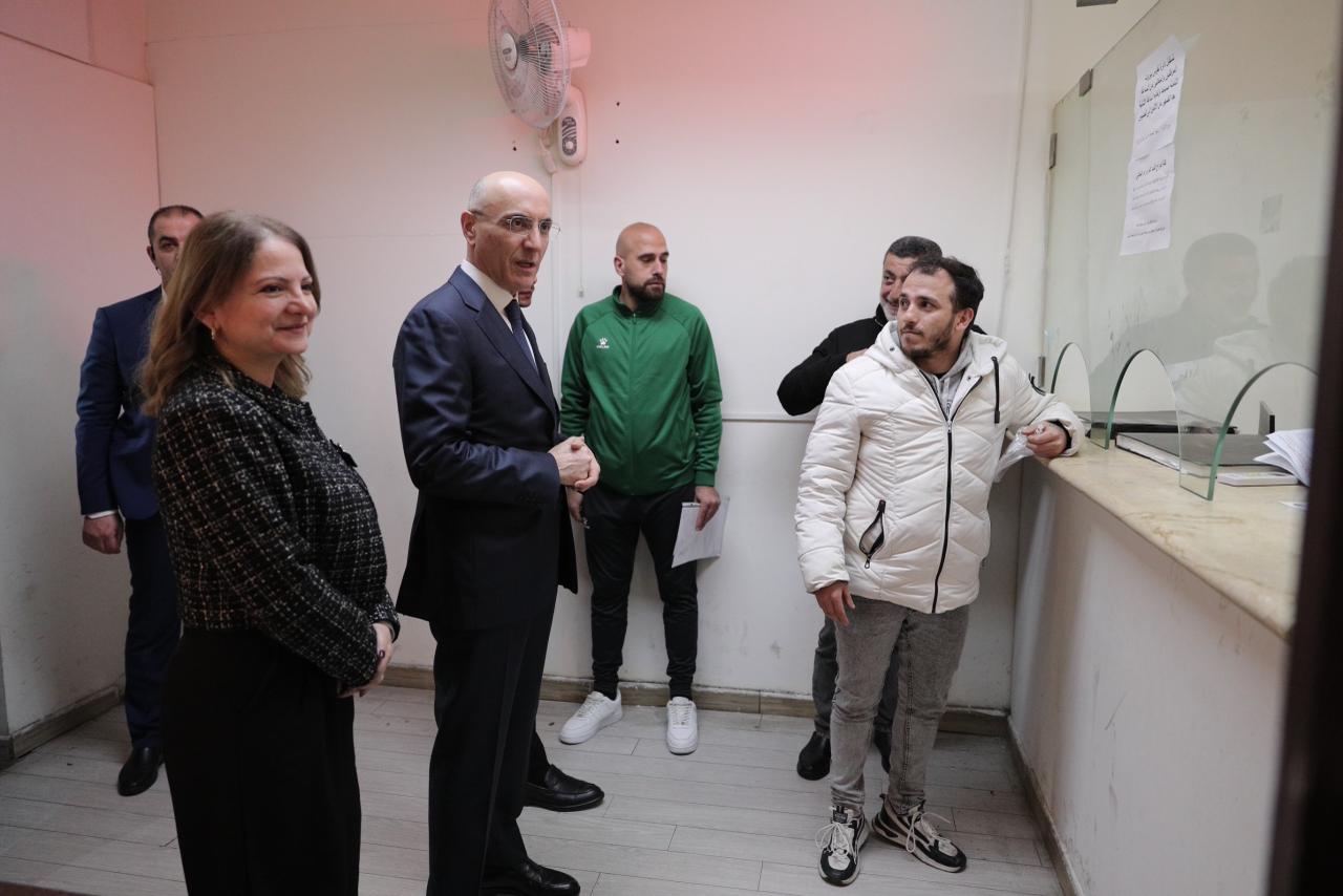  الحجار يتفقد المكتب المخصص لاستقبال التصاريح (وزارة الداخلية).