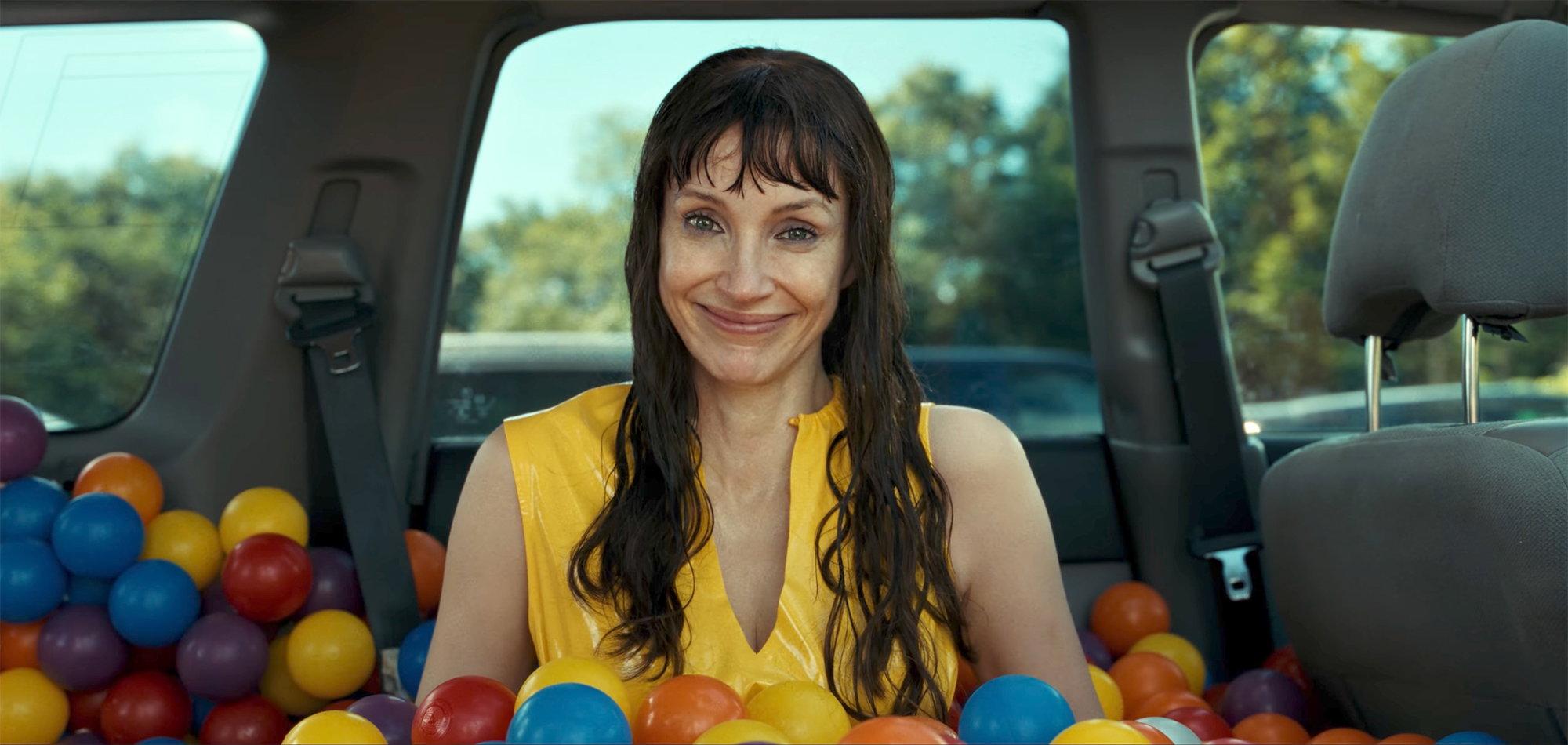 جيسيكا تشاستين في مشهد من فيلم الرعب النفسي Other Mommy (Universal Pictures).