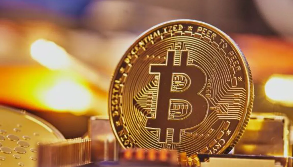بتكوين ترتفع إلى 102,385 دولار وسط تفاؤل باحتمال التوصل لصفقات تجارية عالمية