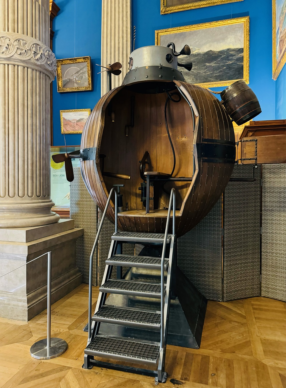 غواصة من مطلع القرن الماضي.