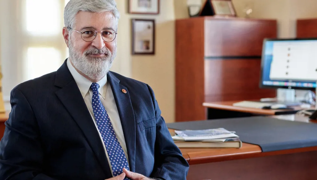 رئيس الجامعة الأميركية في بيروت فضلو خوري بين الشخصيات المئة الأكثر تأثيراً في علم الأورام