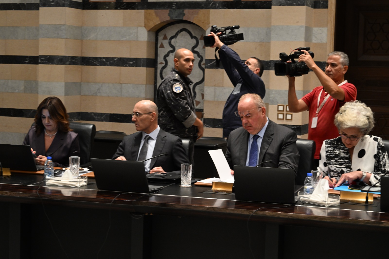 جلسة لمجلس الوزراء (نبيل اسماعيل).