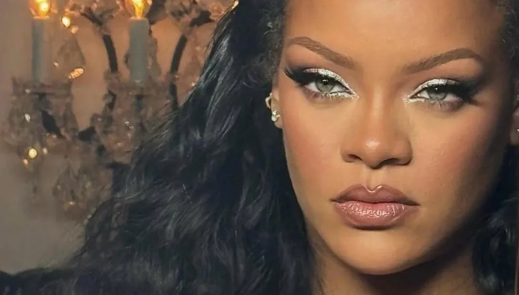 ريهانا تروّج لترندات الشعر والأزياء بأسلوبها الخاص (صور وفيديو)