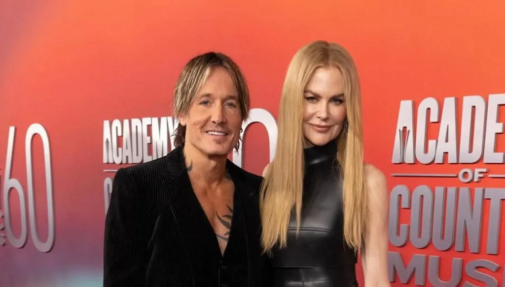 نيكول كيدمان فاتنة بتصميم عصري في حفل جوائز أكاديميّة موسيقى الريف (صور وفيديو)