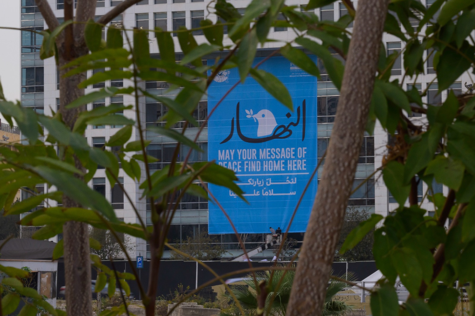 تزامناً مع زيارة البابا ديك النهار يتنحّى (نبيل اسماعيل)