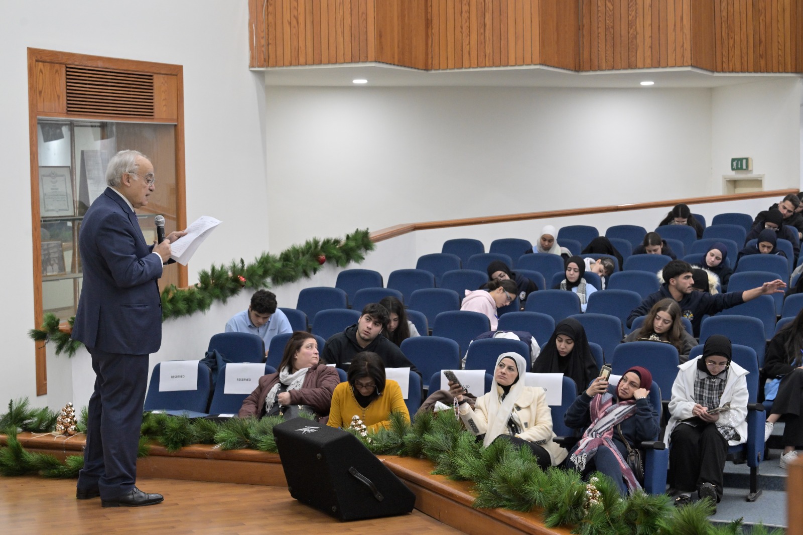 وزير الثقافة غسان سلامة في معهد باسل فليحان (نبيل اسماعيل)