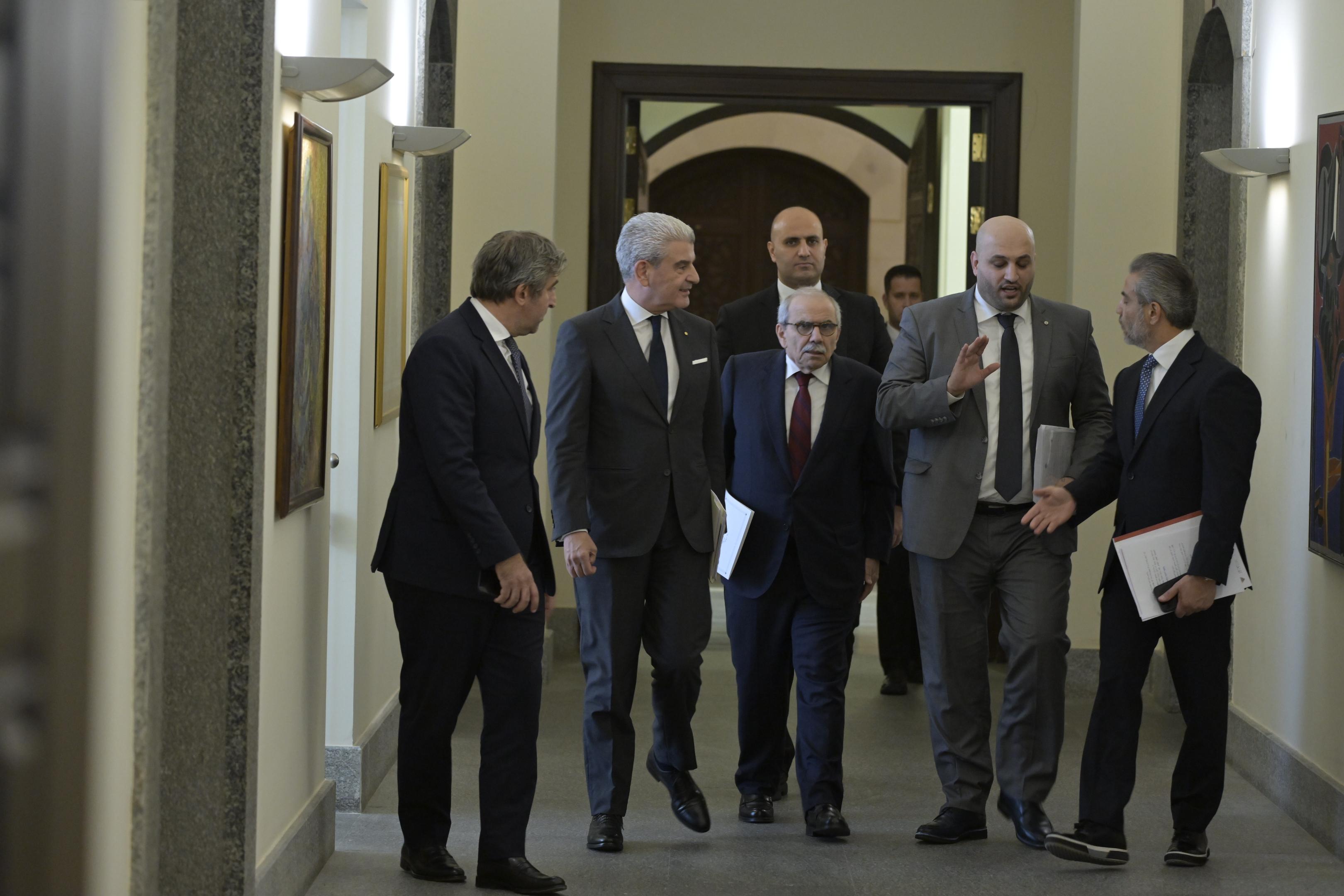 7ec45b8d3a8e4f159aef63d458725434_160023.