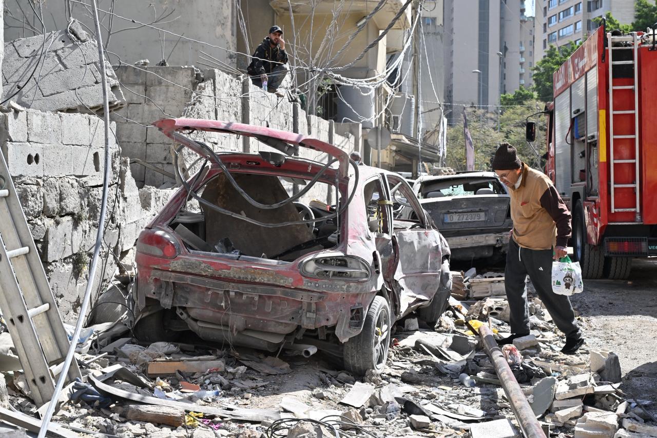 آثار الدماء إثر القصف الغسرائيلي على زقاق البلاط (حسام شبارو)